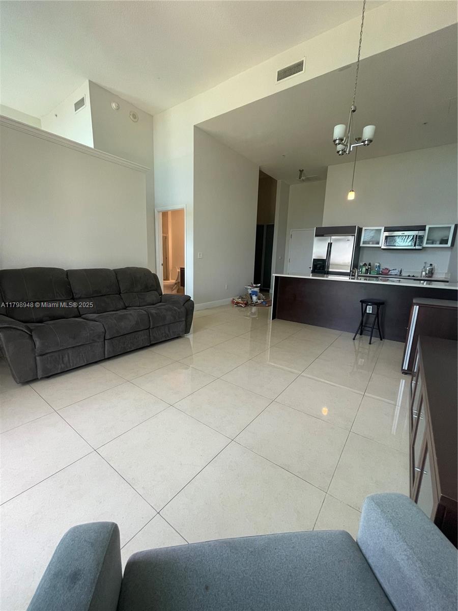 1900 N Bayshore Dr 605