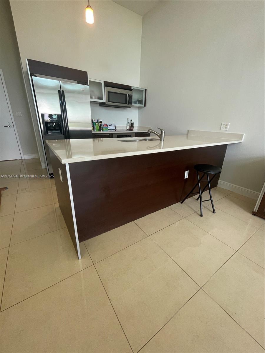 1900 N Bayshore Dr 605