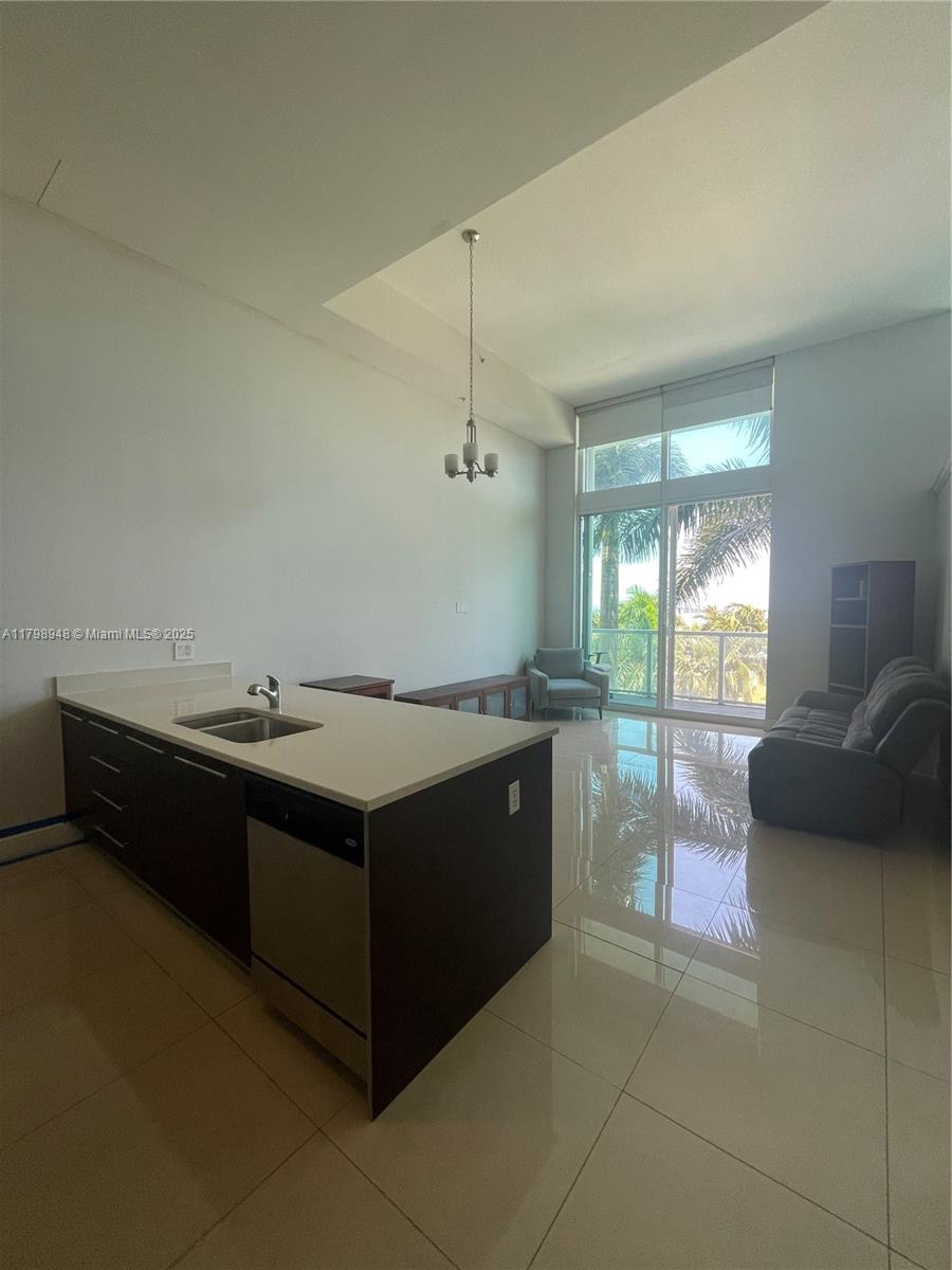 1900 N Bayshore Dr 605