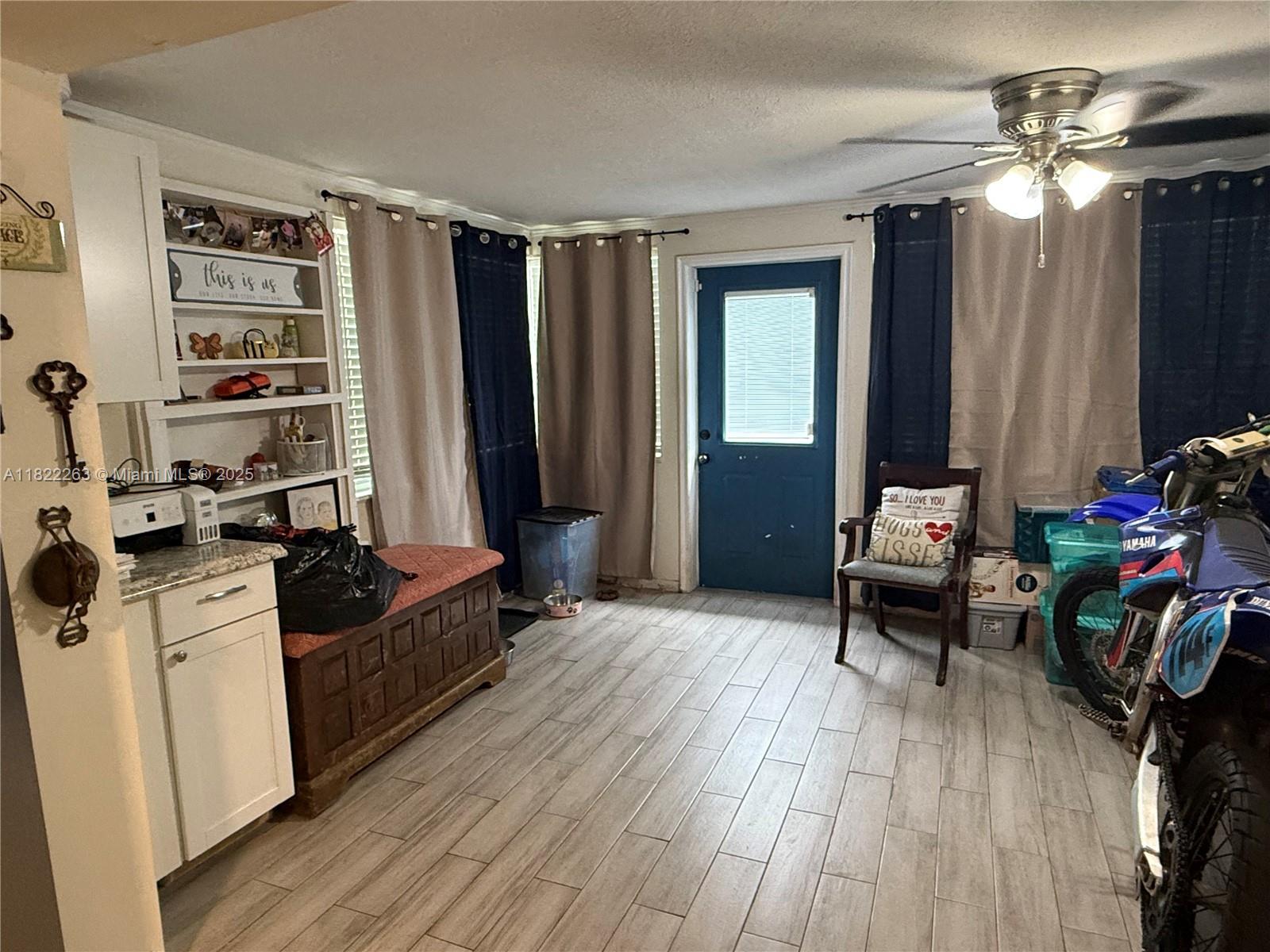 PALM LANE VILLA - Residential