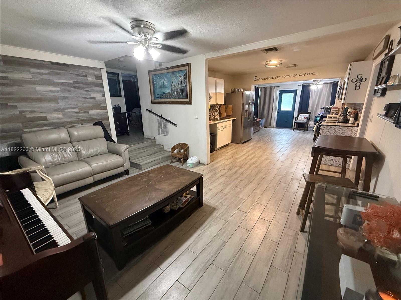 PALM LANE VILLA - Residential