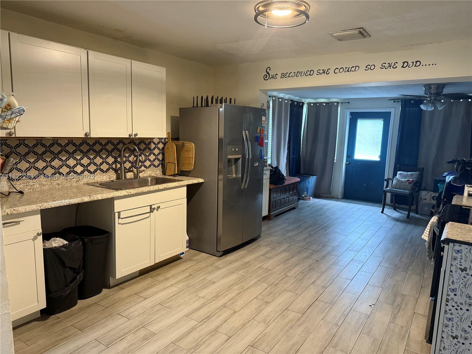 PALM LANE VILLA - Residential