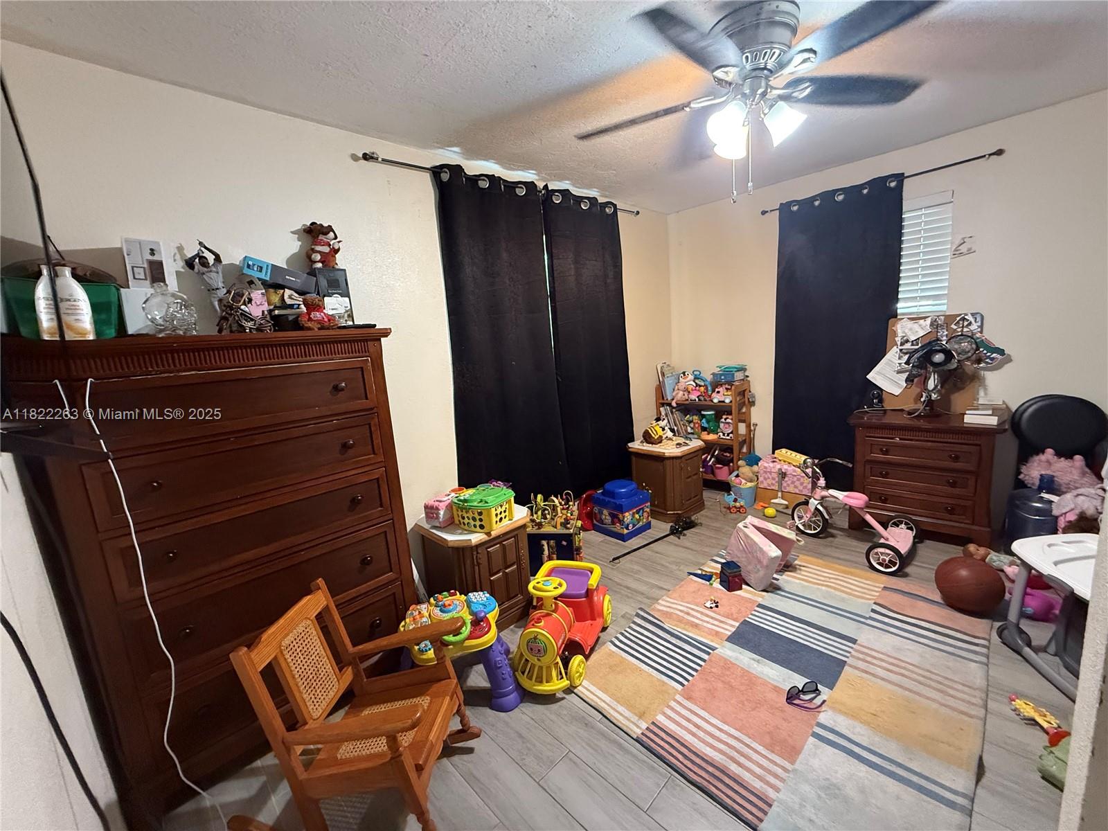 PALM LANE VILLA - Residential