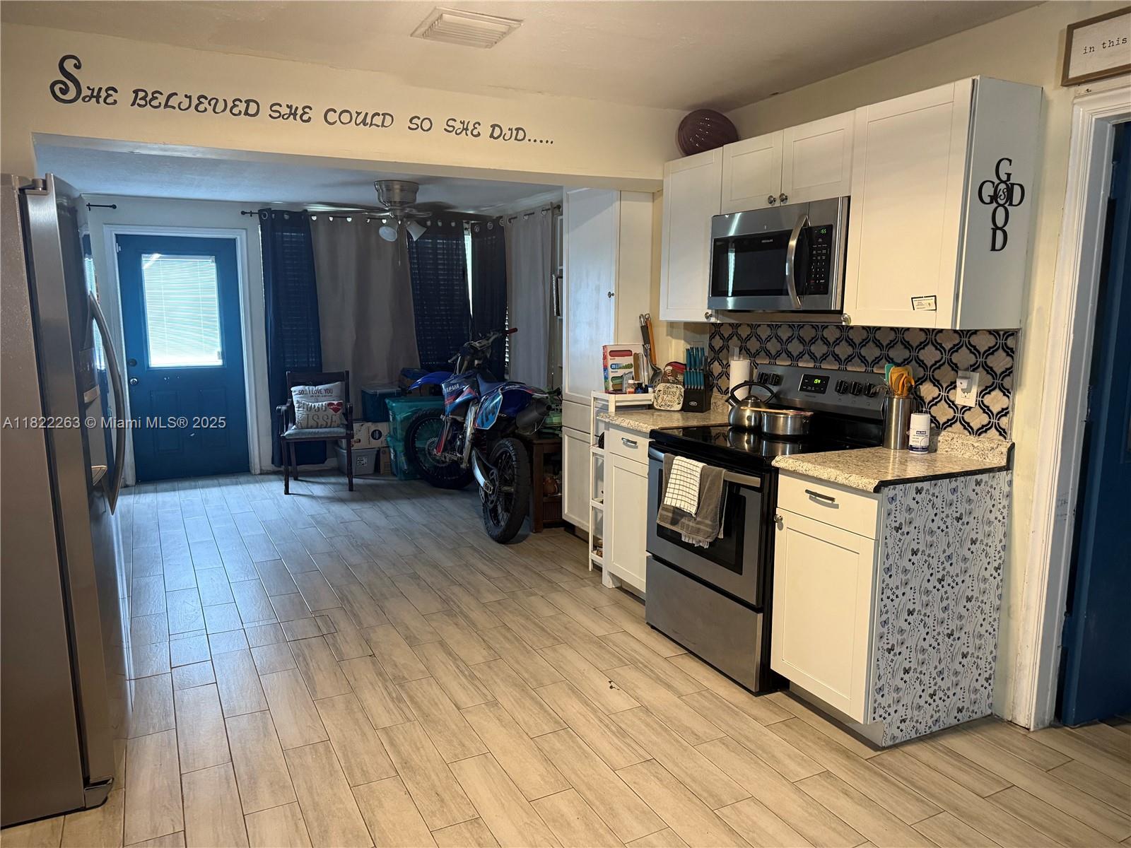 PALM LANE VILLA - Residential