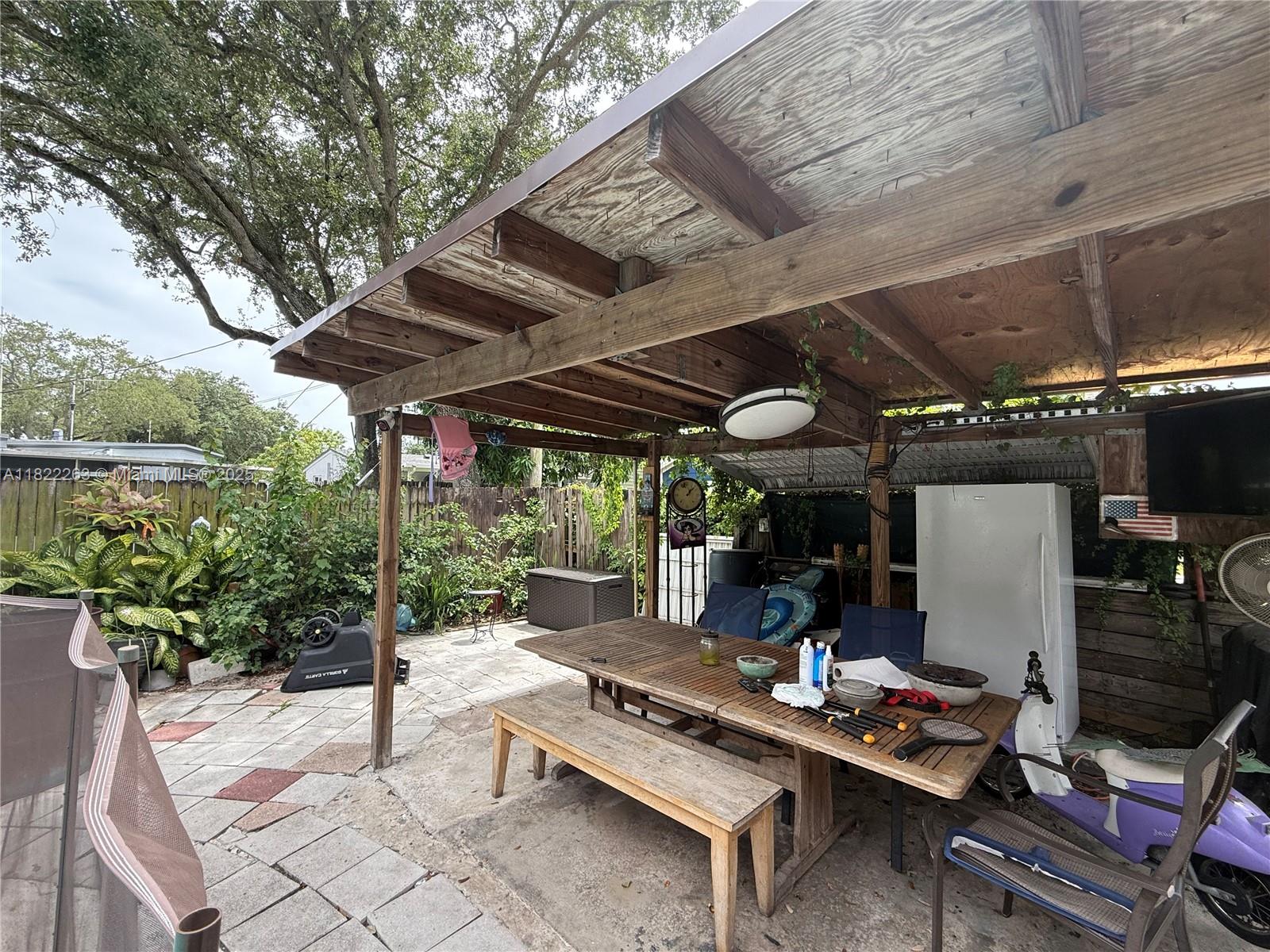 PALM LANE VILLA - Residential