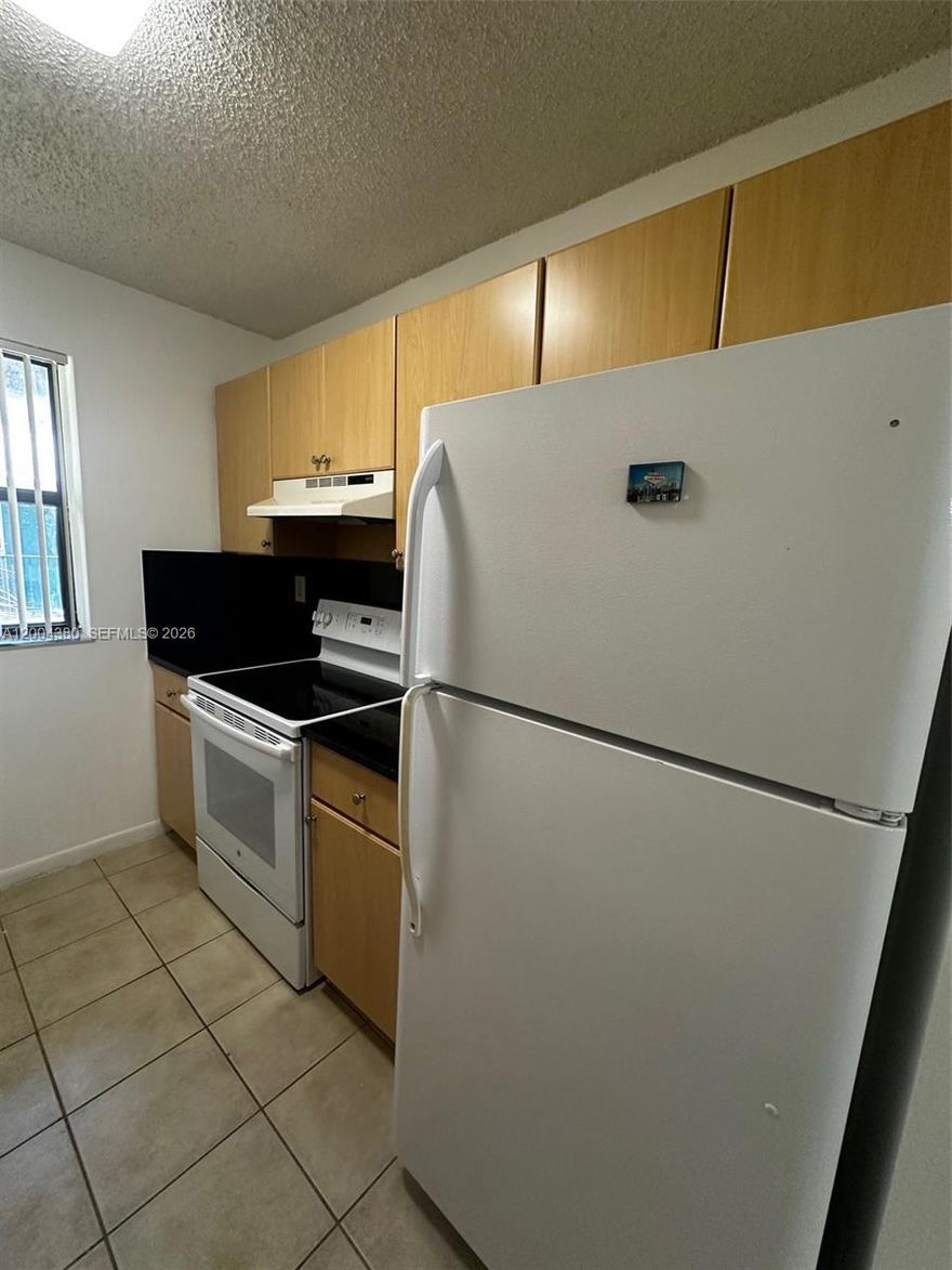 Spacious unit in convenient location near highways and shopping.  Laundry located inside unit.