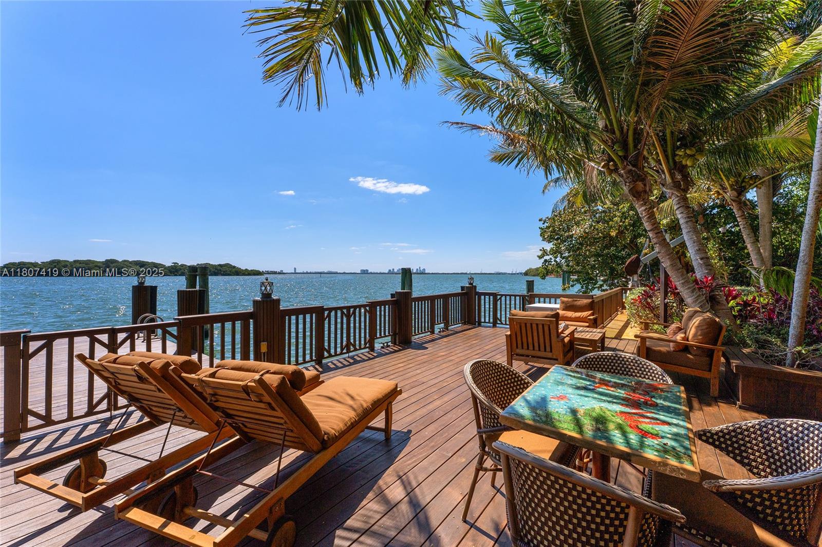5725 N Bayshore Dr