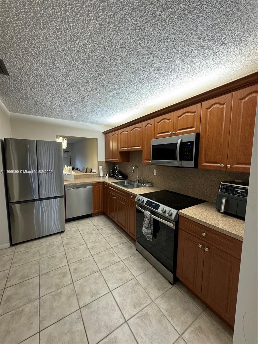 PEMBROKE LAKES SOUTH - Residential Lease