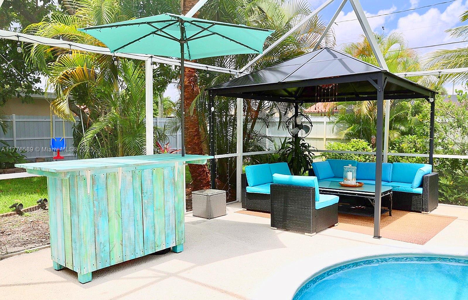 HOLLYWOOD HILLS - Residential