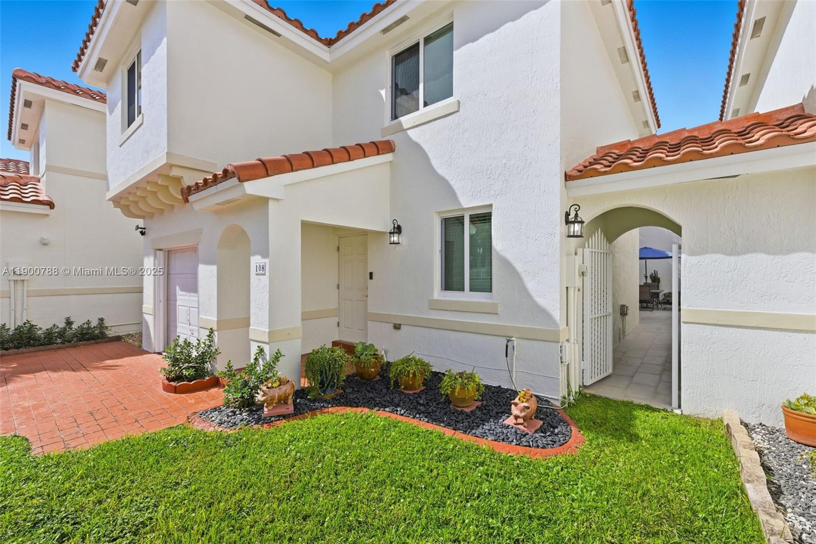 MAHOGANY ISLE HOMES CONDO - Residential
