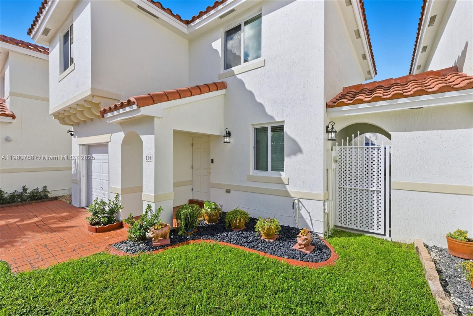 MAHOGANY ISLE HOMES CONDO - Residential