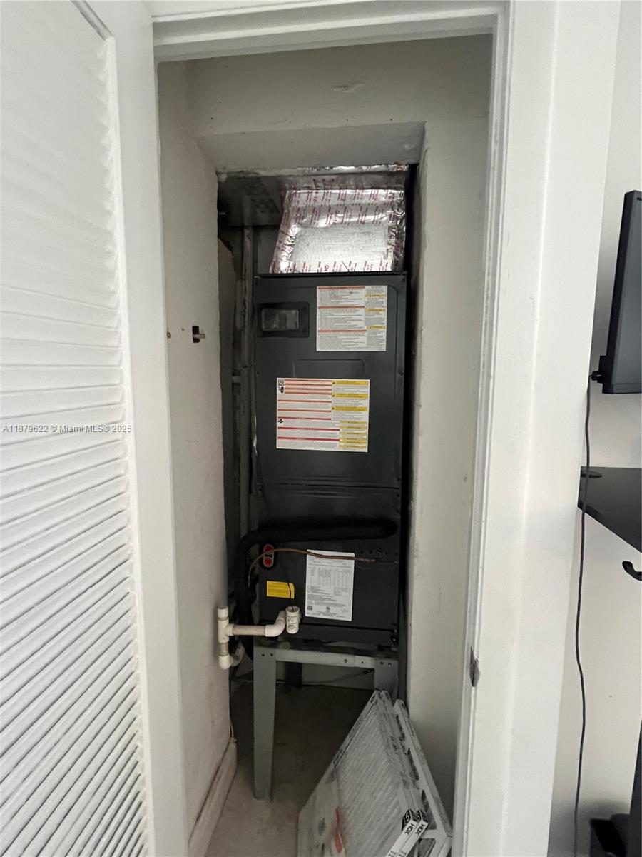 VIRGINIA OAKS CONDO - Residential