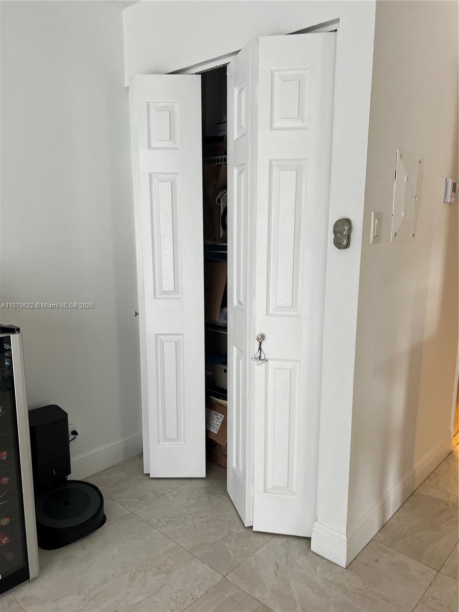 VIRGINIA OAKS CONDO - Residential