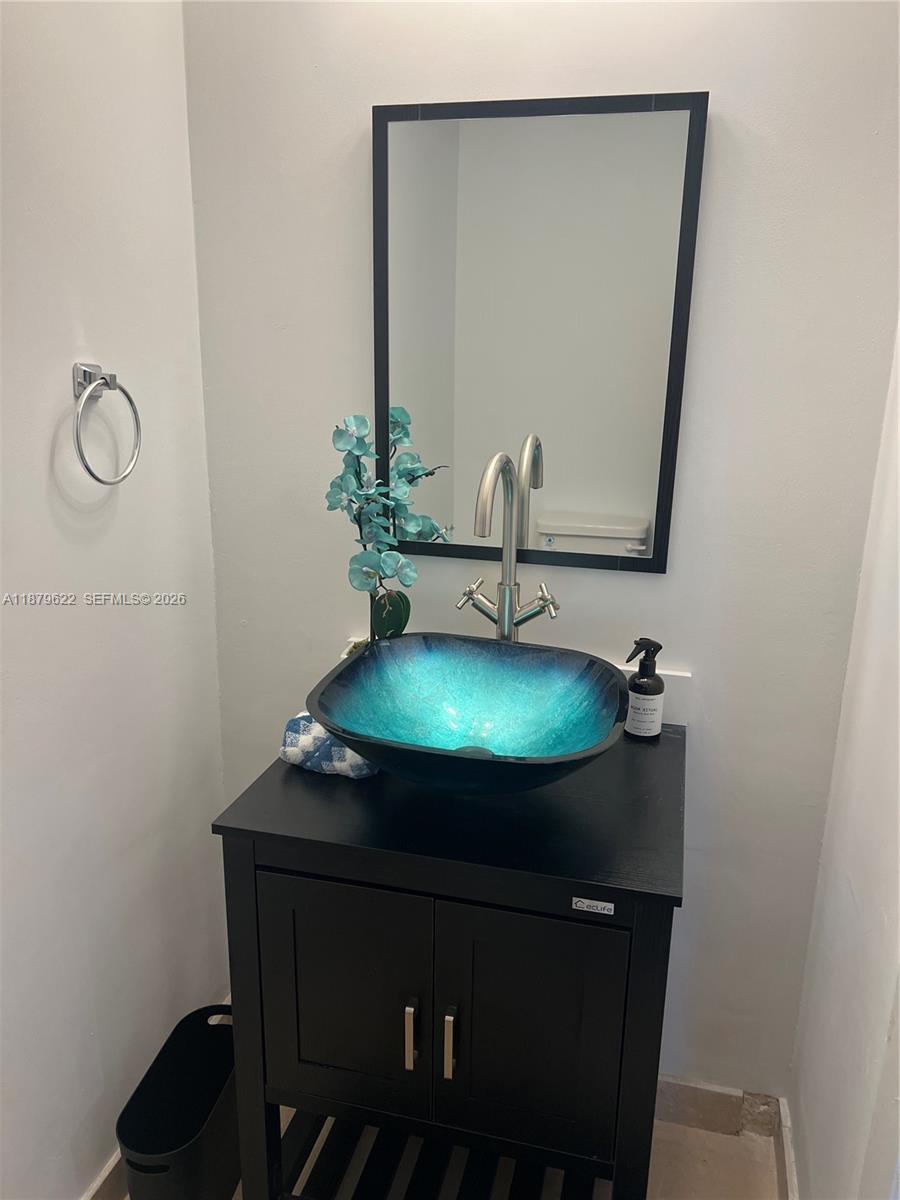 VIRGINIA OAKS CONDO - Residential