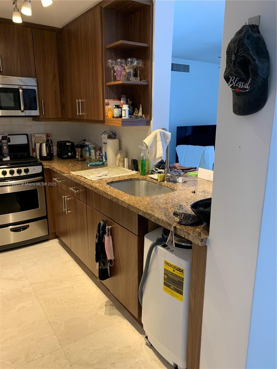 VIRGINIA OAKS CONDO - Residential