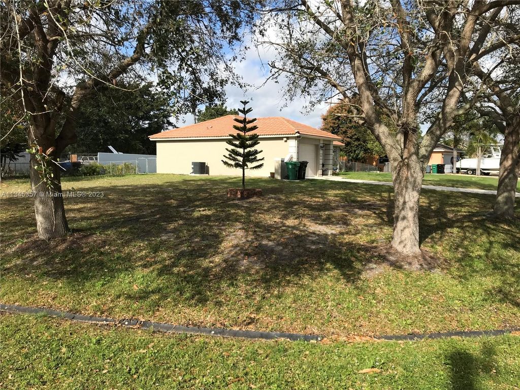 Photo of 265 SW Dalton Cir, Port Saint Lucie, FL 34953 (MLS # A11345357)