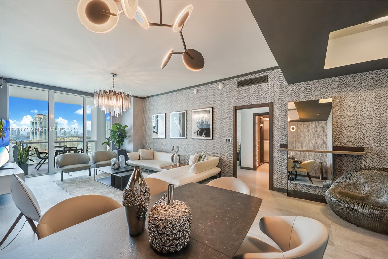 CONTINUUM ON SOUTH BEACH - Residential