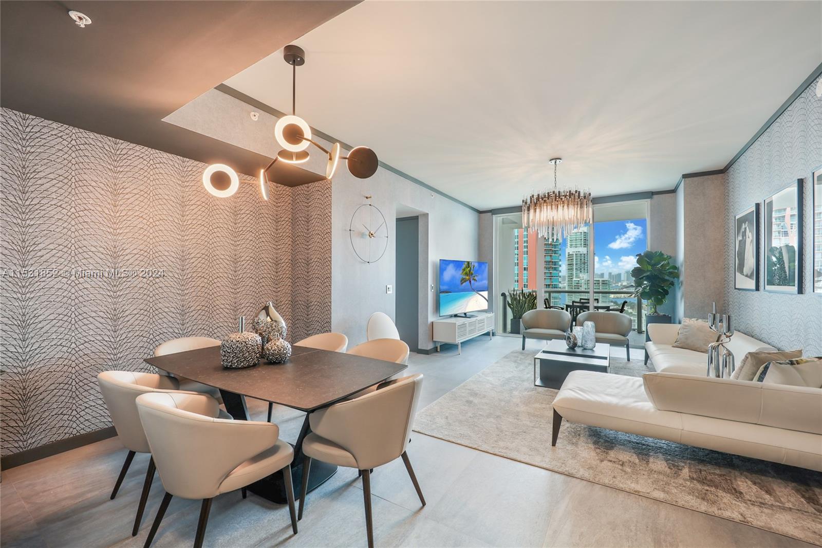 CONTINUUM ON SOUTH BEACH - Residential