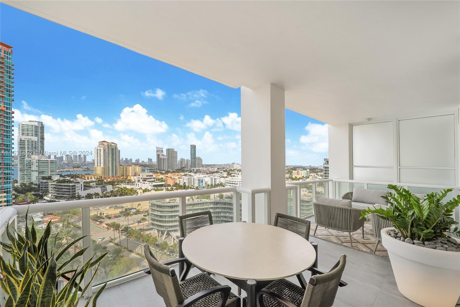 CONTINUUM ON SOUTH BEACH - Residential