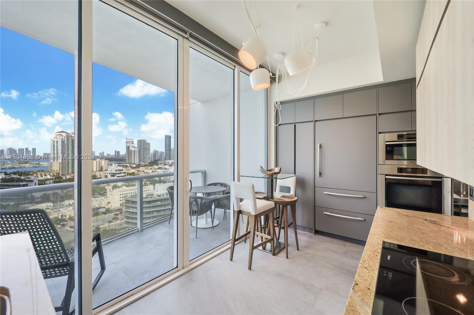 CONTINUUM ON SOUTH BEACH - Residential