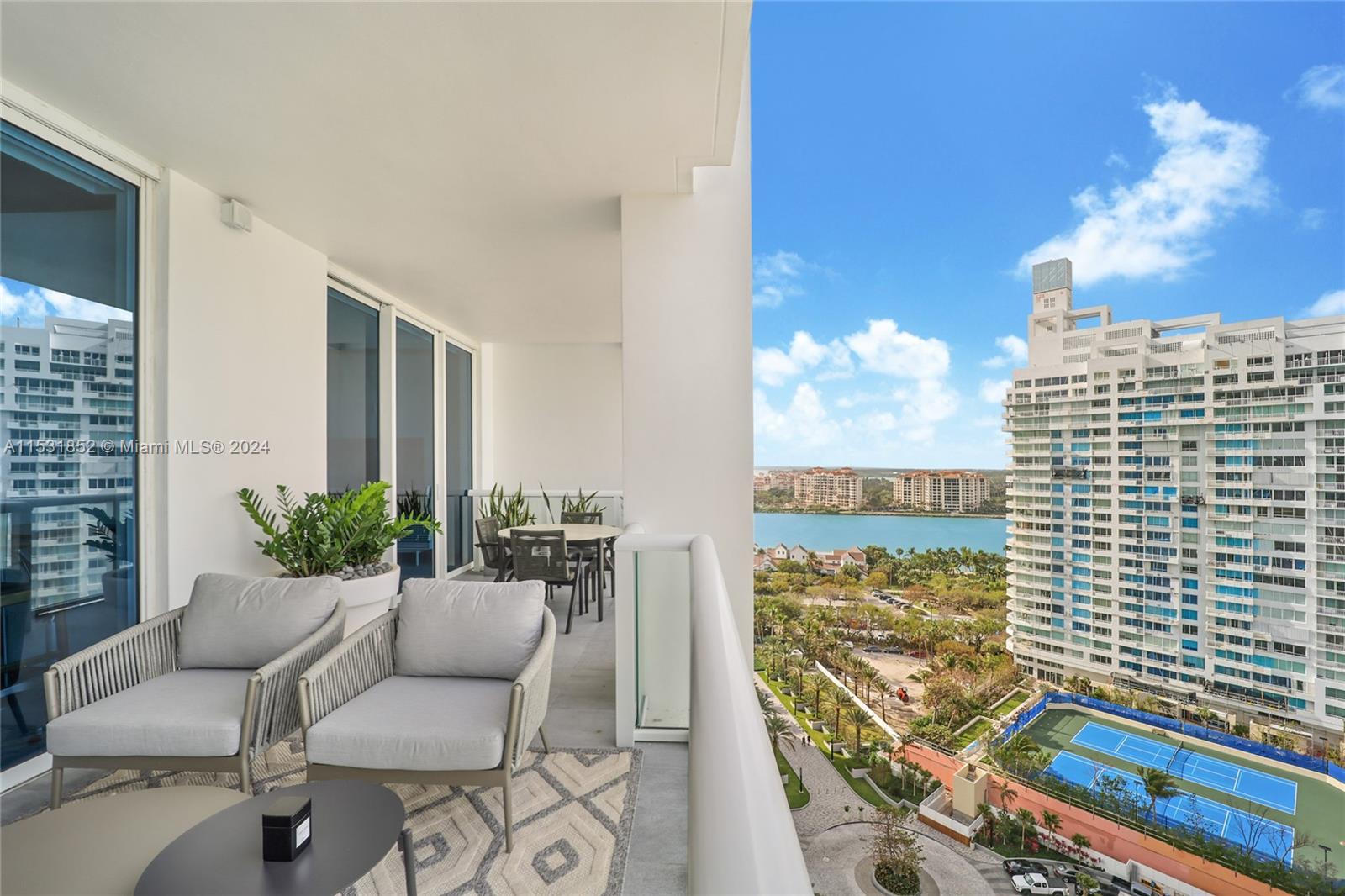 CONTINUUM ON SOUTH BEACH - Residential