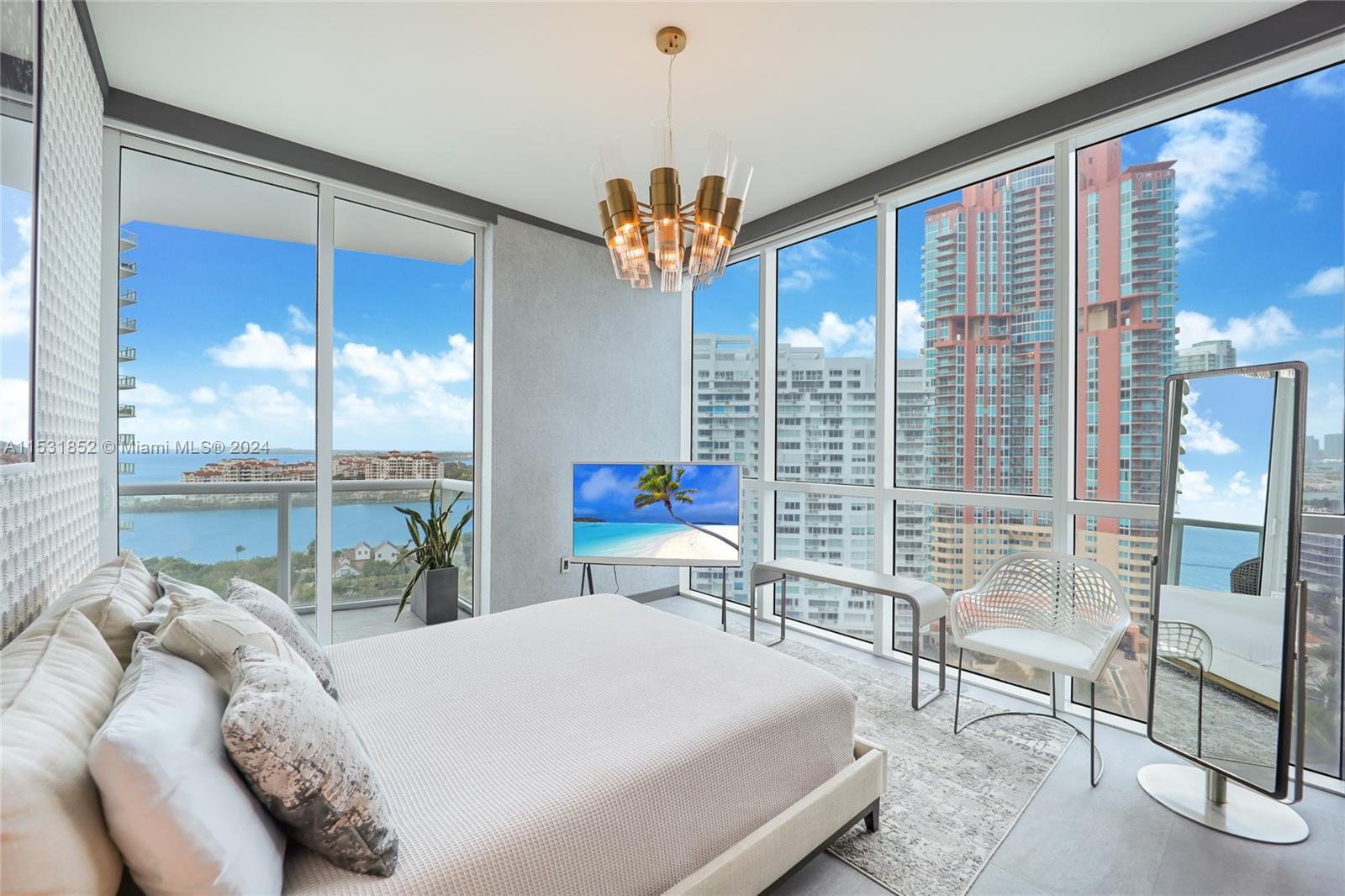 CONTINUUM ON SOUTH BEACH - Residential