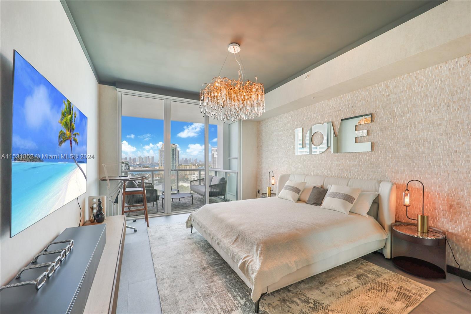 CONTINUUM ON SOUTH BEACH - Residential