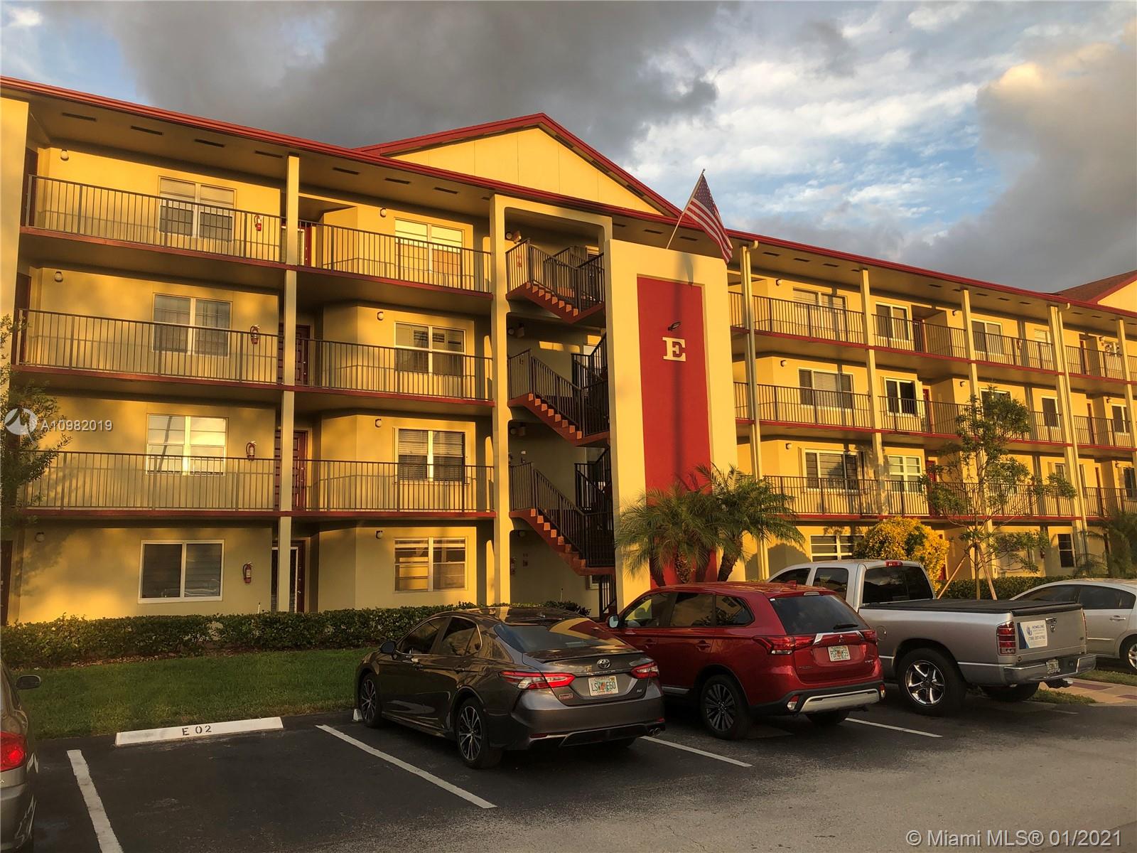 !!!! HARD TO FIND APARTMENT IN AMAZING COMMUNITY 55+. GROUND FLOOR ONE BEDROOM ONE BATHROOM 840 SQUARE FOOT WITH GOLF COURSE VIEW, PARKING NEXT TO UNIT, WASHER AND DRYER INSIDE, NEW WATER HEATER, A/C 5 YEARS OLD, HURRICANE SHUTTERS IN THE PATIO, STAINLESS STEEL APPLIANCES, GOLF COURSE, RESTAURANT, COURTESY TRANSPORTATION, CLUBHOUSE WITH LOTS OF AMENITIES INCLUDING MARKET PLACE WITH BEAUTY SALON, DOCTORS,CAFETERIA AND MUCH MORE TO ENJOY!!!!!!!!!!!!. OWNER MOTIVATED, BRING YOUR BEST OFFER.