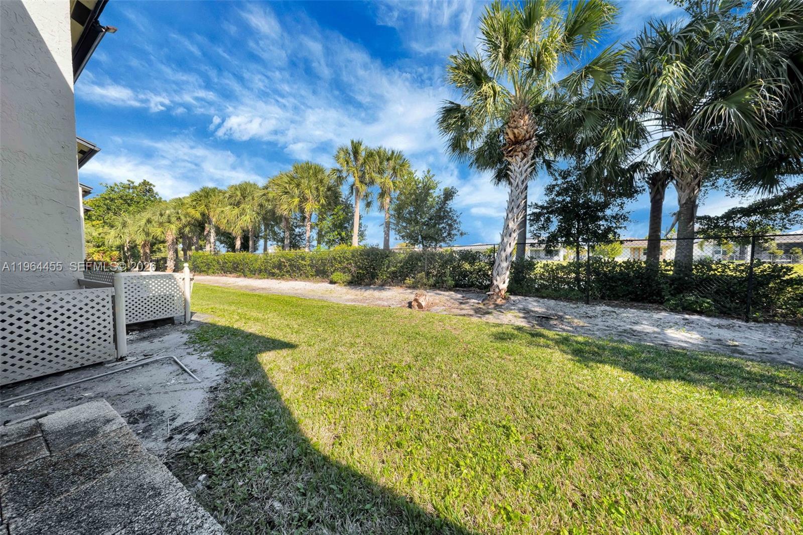 NINTH GREEN AT CRYSTAL LA - Residential