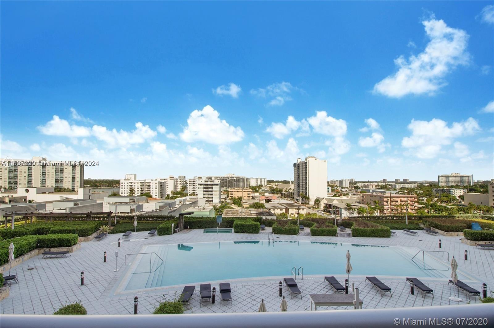 NORTH CARILLON BEACH COND - Residential