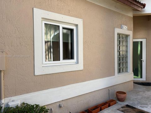 Tiny photo for 16205 Emerald Cove Rd #16205, Weston, FL 33331 (MLS # A11976880)