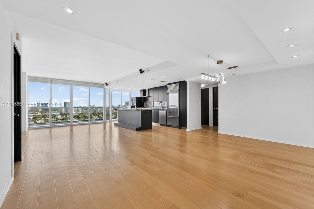 HARBOR TWS AT THE WATERWA - Residential