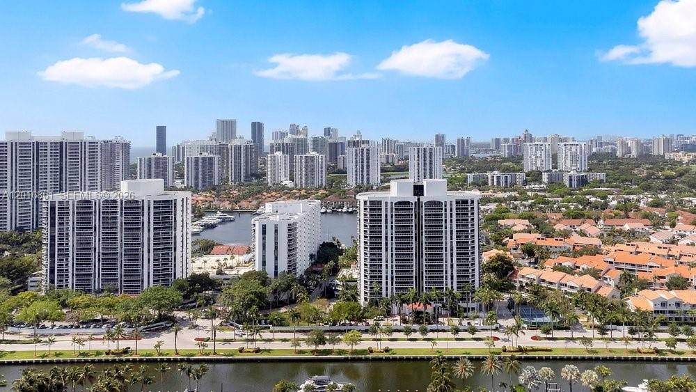 HARBOR TWS AT THE WATERWA - Residential