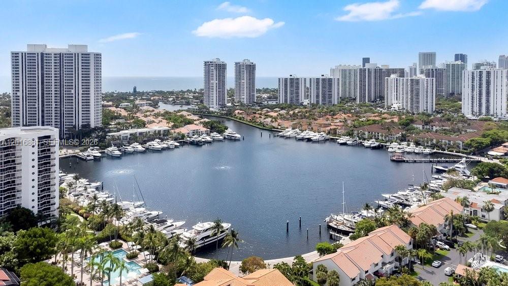 HARBOR TWS AT THE WATERWA - Residential