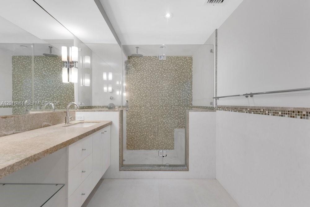 HARBOR TWS AT THE WATERWA - Residential