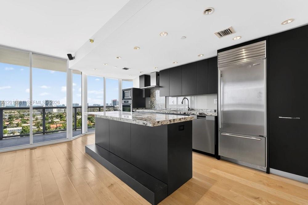 HARBOR TWS AT THE WATERWA - Residential