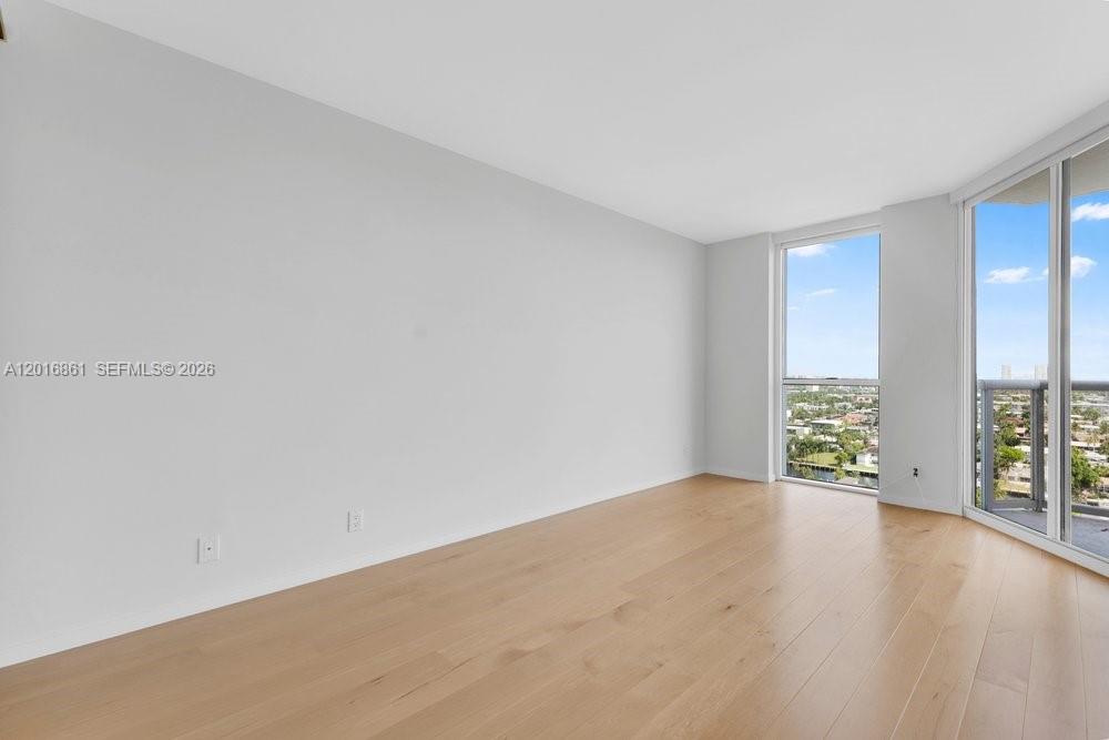 HARBOR TWS AT THE WATERWA - Residential