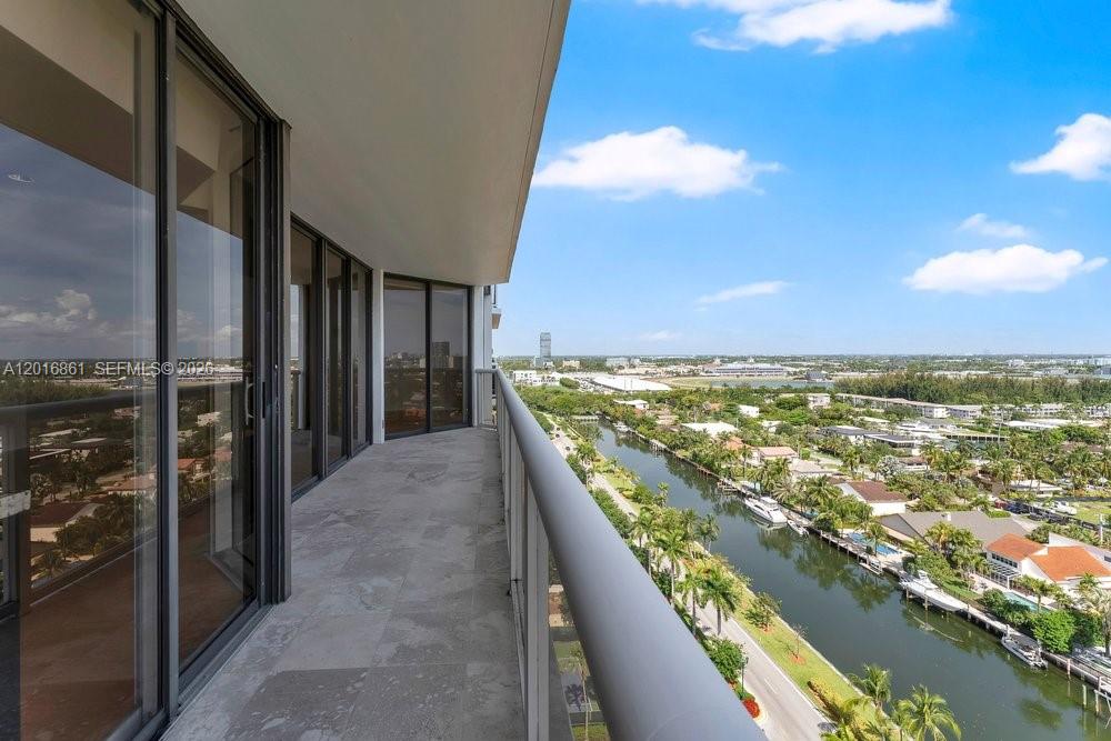 HARBOR TWS AT THE WATERWA - Residential