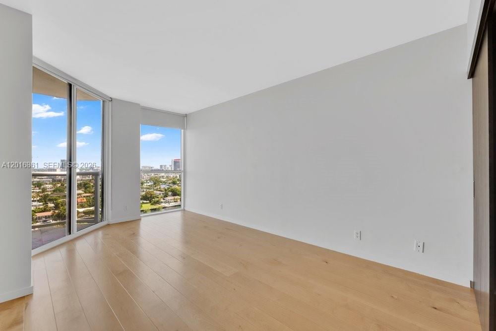 HARBOR TWS AT THE WATERWA - Residential