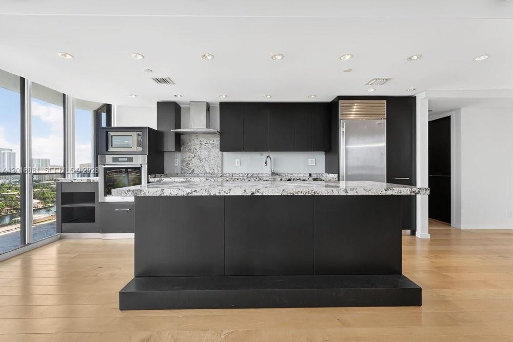 HARBOR TWS AT THE WATERWA - Residential