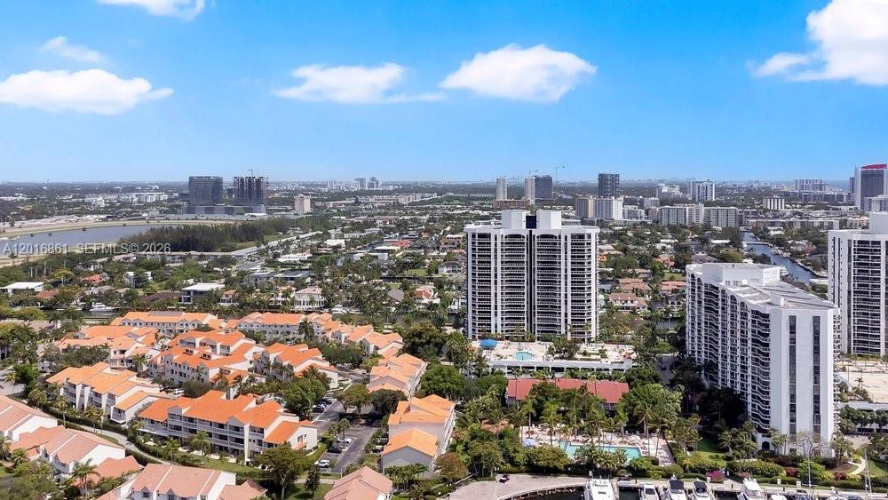 HARBOR TWS AT THE WATERWA - Residential