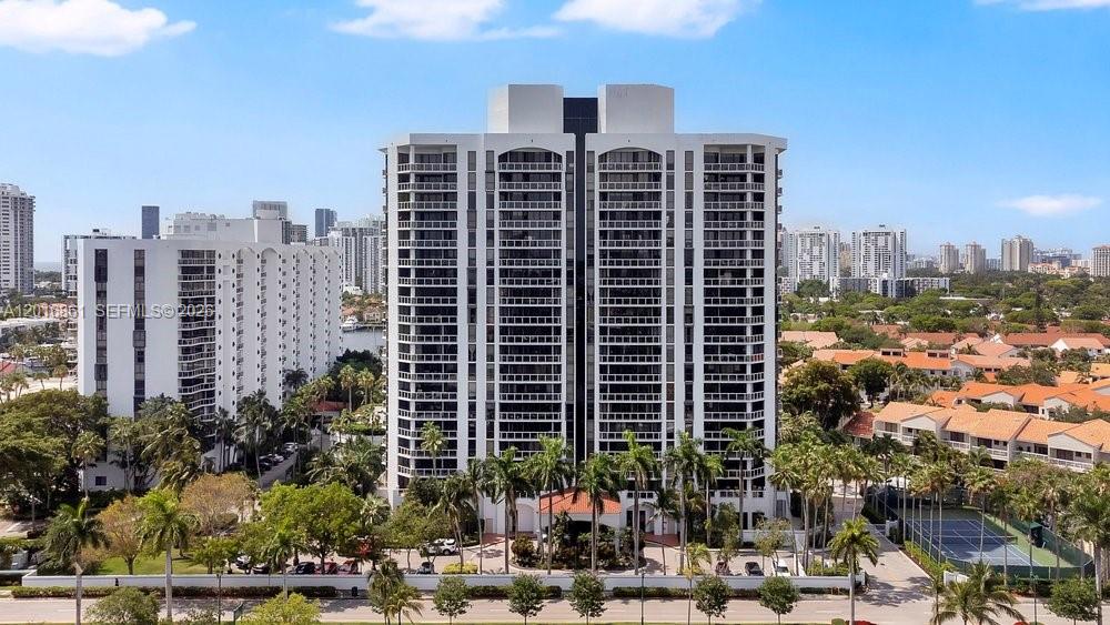 HARBOR TWS AT THE WATERWA - Residential