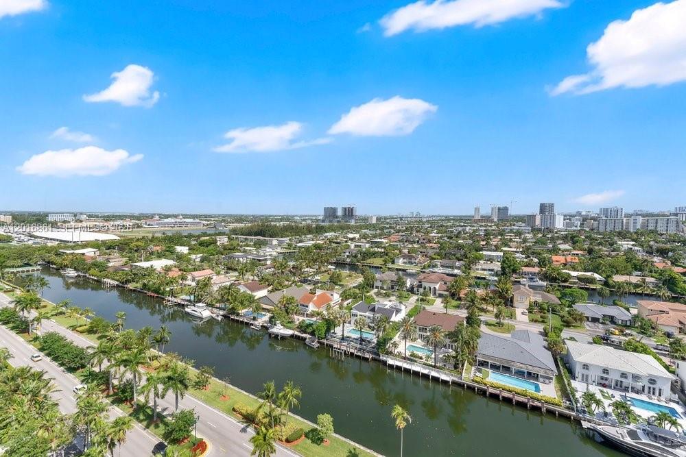 HARBOR TWS AT THE WATERWA - Residential