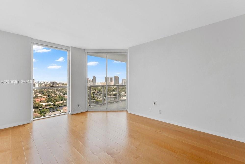 HARBOR TWS AT THE WATERWA - Residential