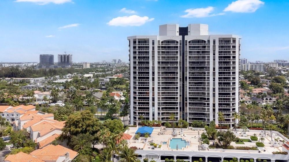 HARBOR TWS AT THE WATERWA - Residential