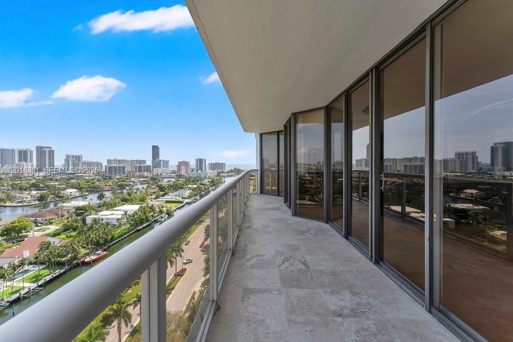 HARBOR TWS AT THE WATERWA - Residential