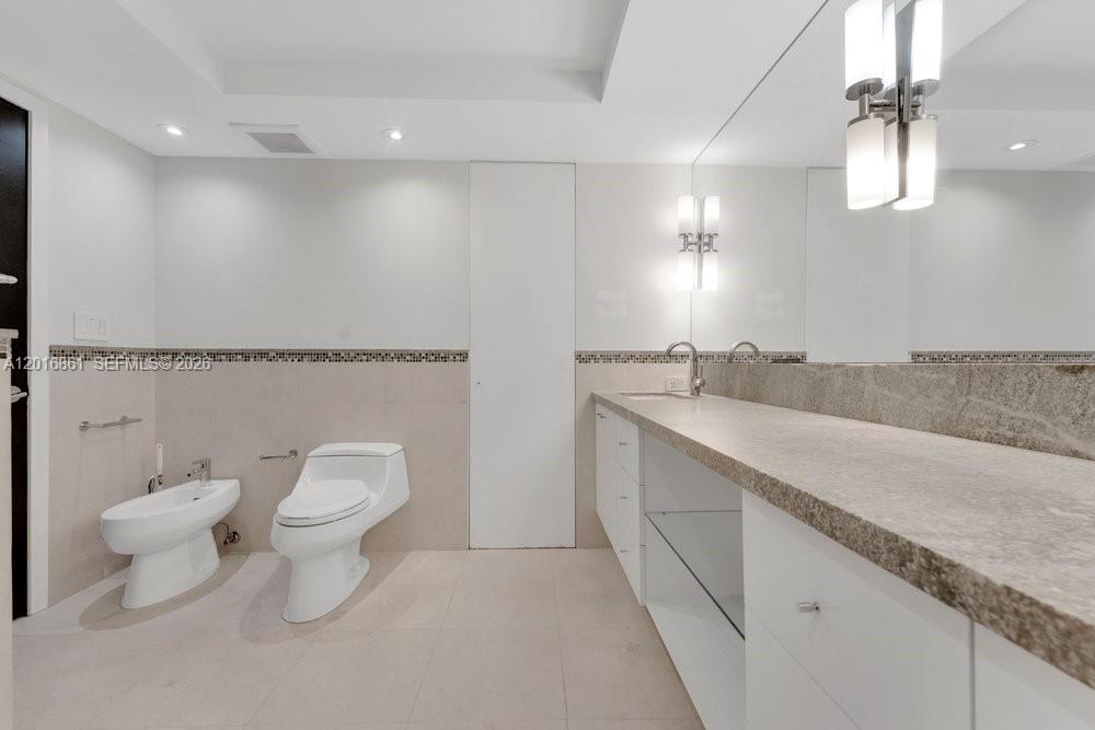 HARBOR TWS AT THE WATERWA - Residential