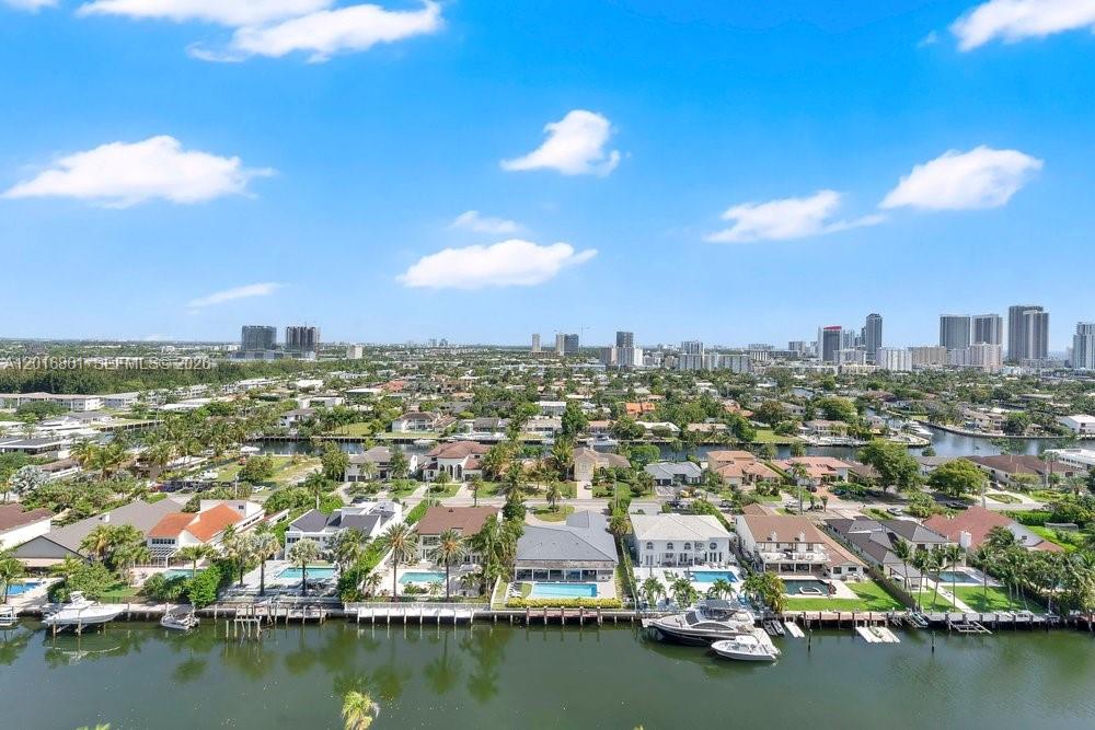 HARBOR TWS AT THE WATERWA - Residential