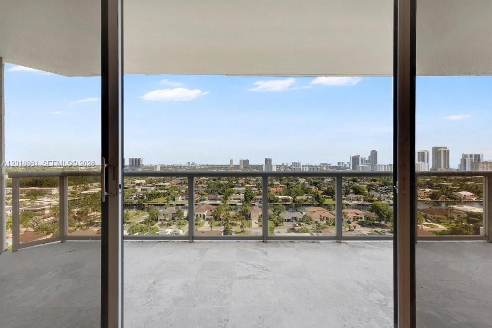 HARBOR TWS AT THE WATERWA - Residential