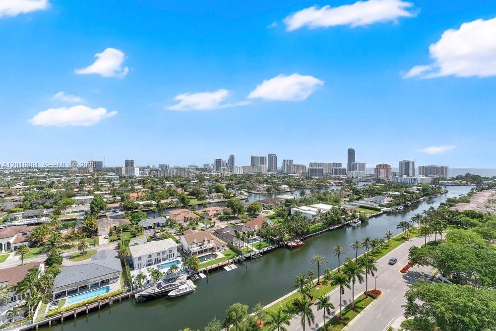 HARBOR TWS AT THE WATERWA - Residential